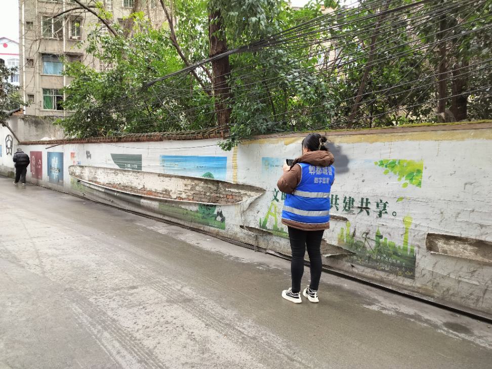 智慧城管助力城市“顏值”提升，臨街廣告安全隱患無(wú)處遁形