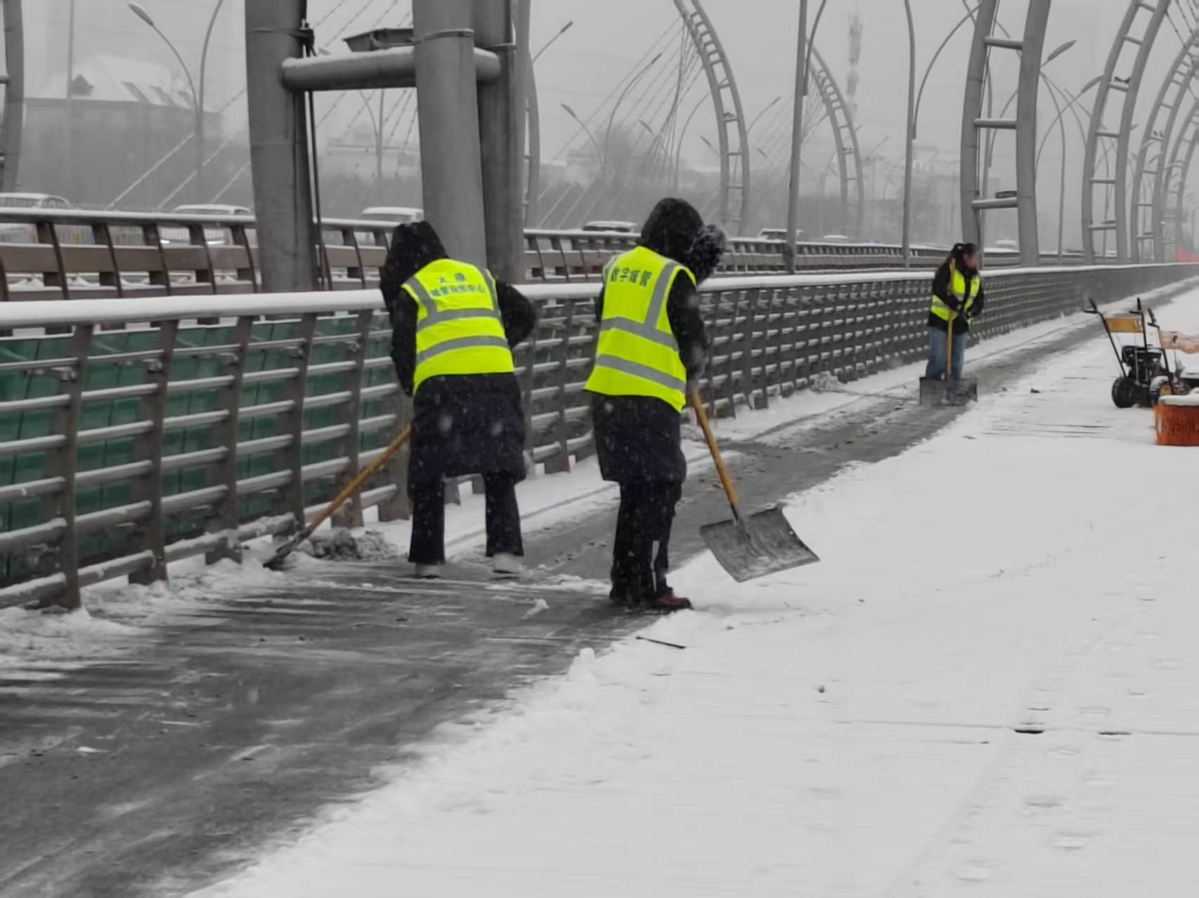 風(fēng)雪無(wú)阻，情暖南內環(huán)